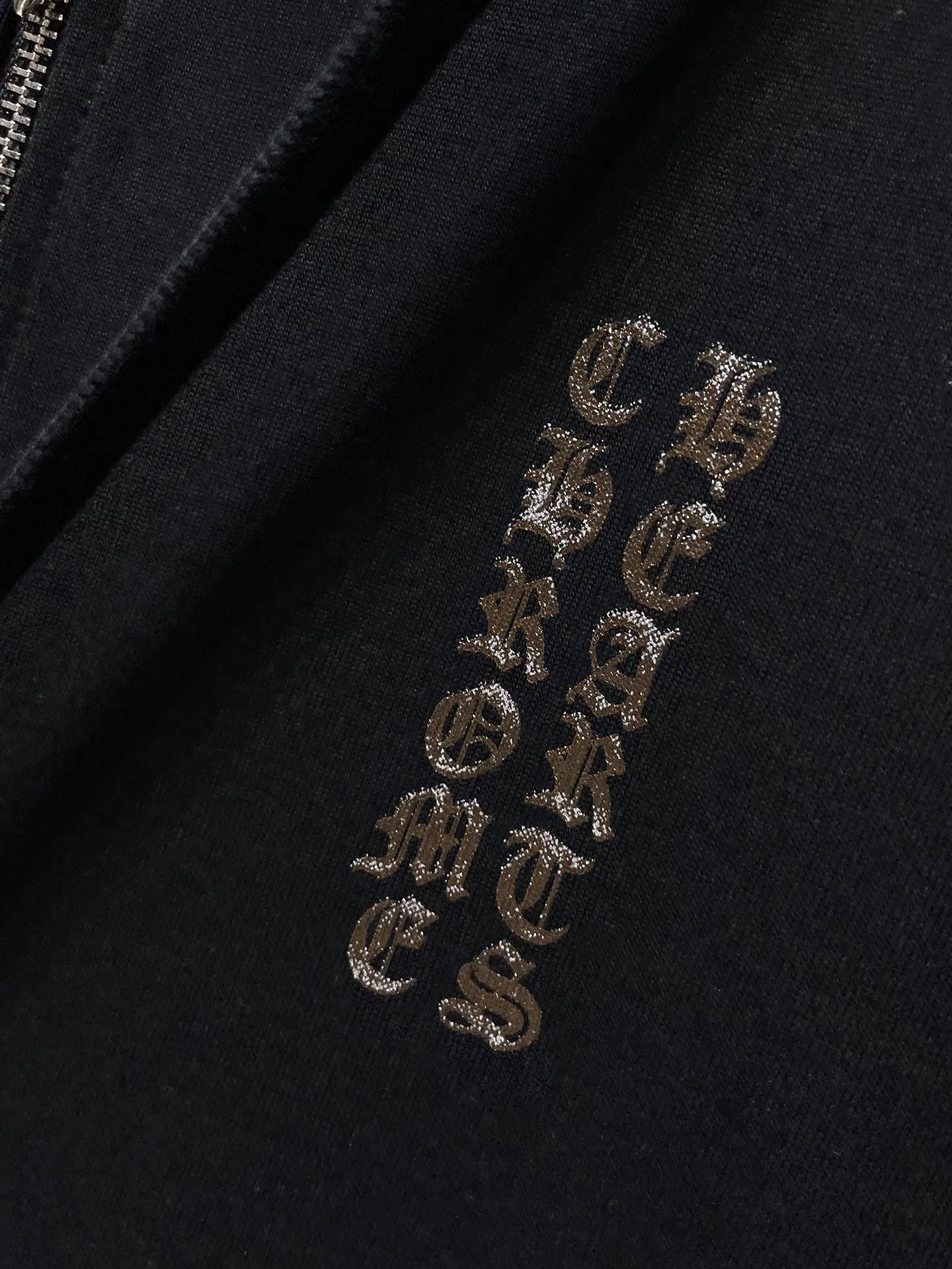 P260 Chrome Hearts Autumn and Winter 2025 Counter Synchronization ❤️ Brown Glitter Horseshoe Cross Zipper Sweater Improved Customized Version 1:1 High Weight High-Quality Fabric 🌈Recommended Color: Black 🌈 Size: S, M, L, XL